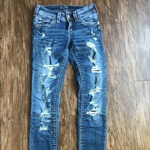 Distressed skinny jeans